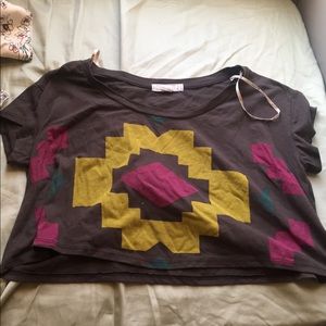 🐚 5/$25 Forever 21 Gray Aztec print crop top